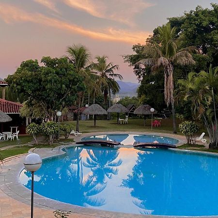 El Pantanal Hotel & Resort Puerto Quijarro  Dış mekan fotoğraf